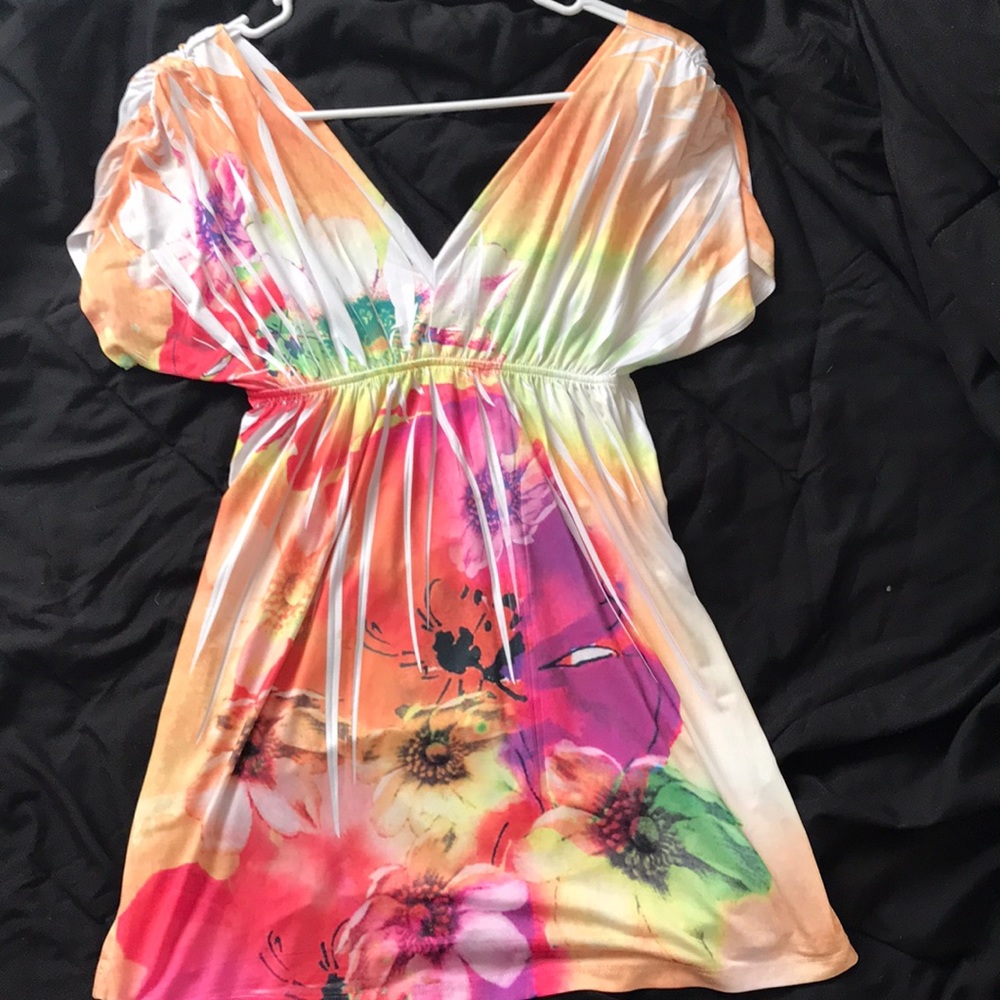 Bright short sleeve top